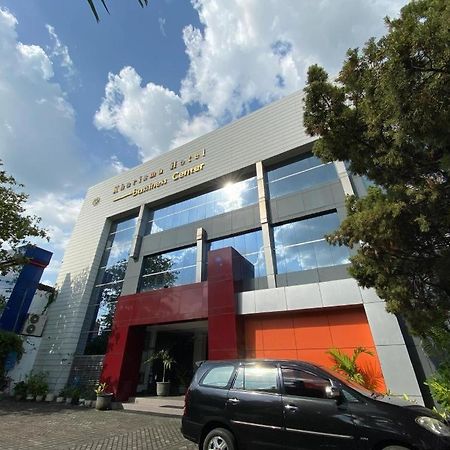 Kharisma Hotel Madiun Esterno foto