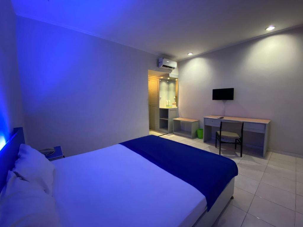 Kharisma Hotel Madiun Esterno foto