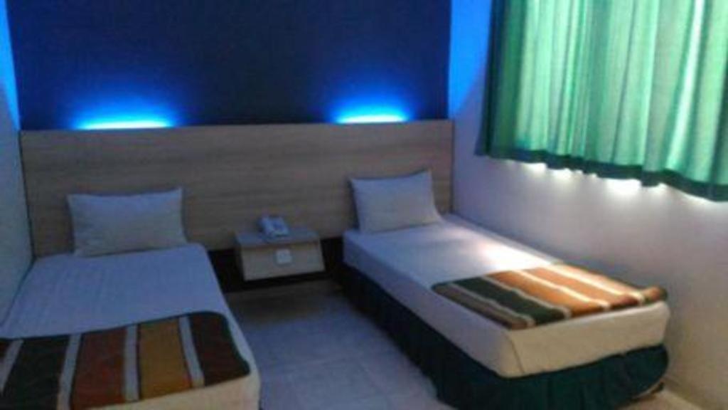 Kharisma Hotel Madiun Esterno foto