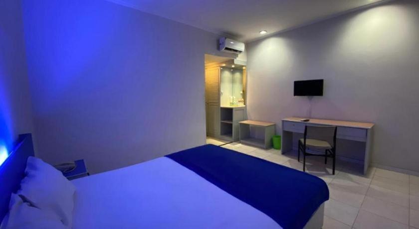 Kharisma Hotel Madiun Esterno foto