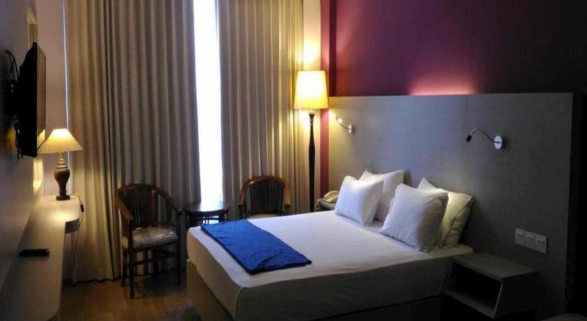 Kharisma Hotel Madiun Esterno foto