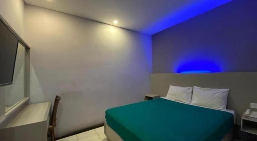 Kharisma Hotel Madiun Esterno foto