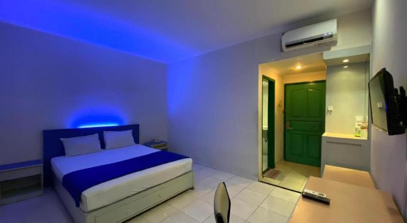 Kharisma Hotel Madiun Esterno foto