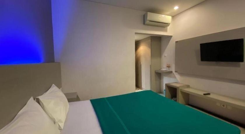 Kharisma Hotel Madiun Esterno foto