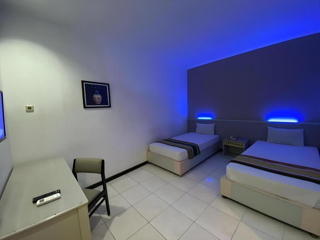 Kharisma Hotel Madiun Esterno foto